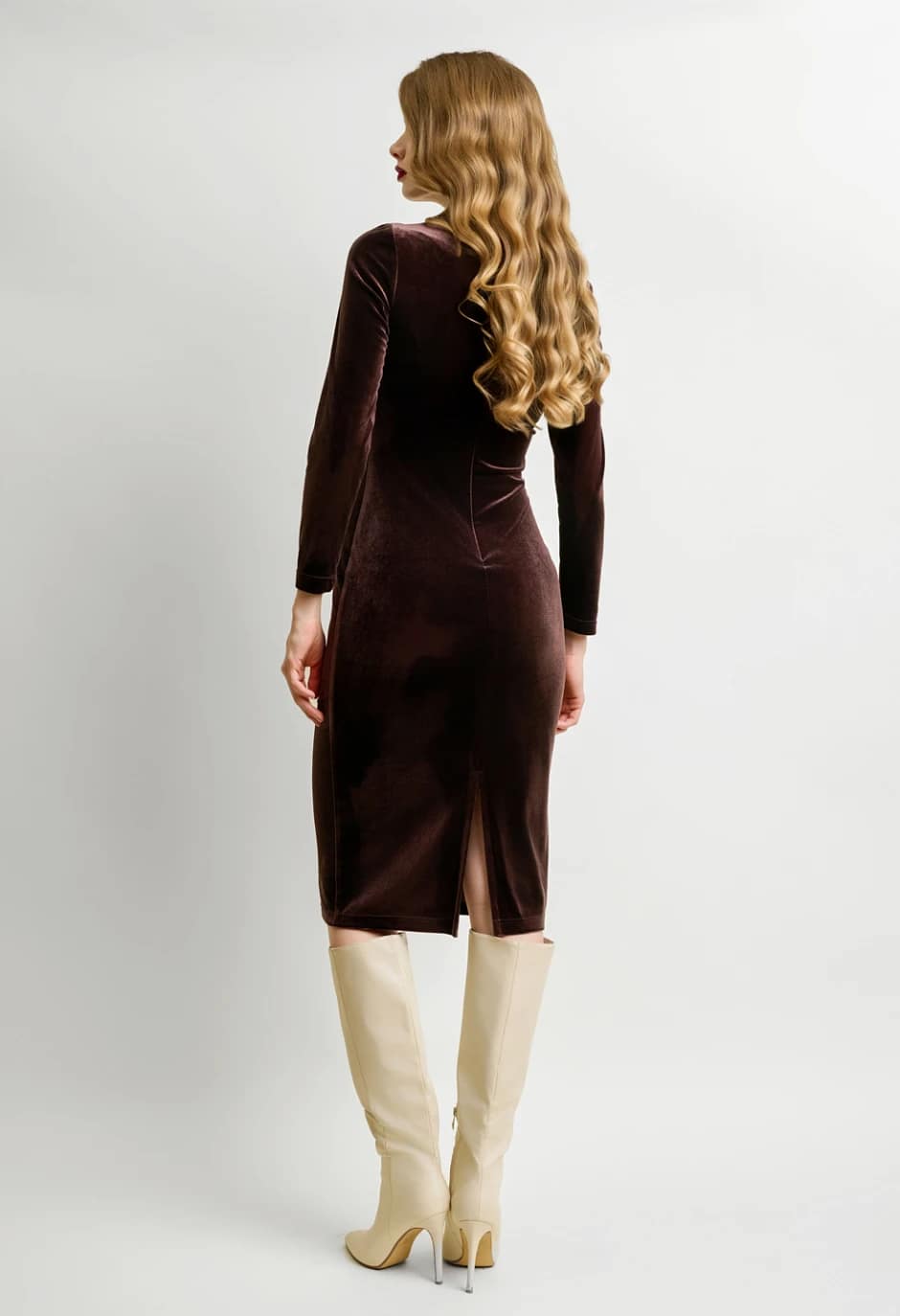 Βελουτέ midi φόρεμα με χρυσή λεπτομέρεια