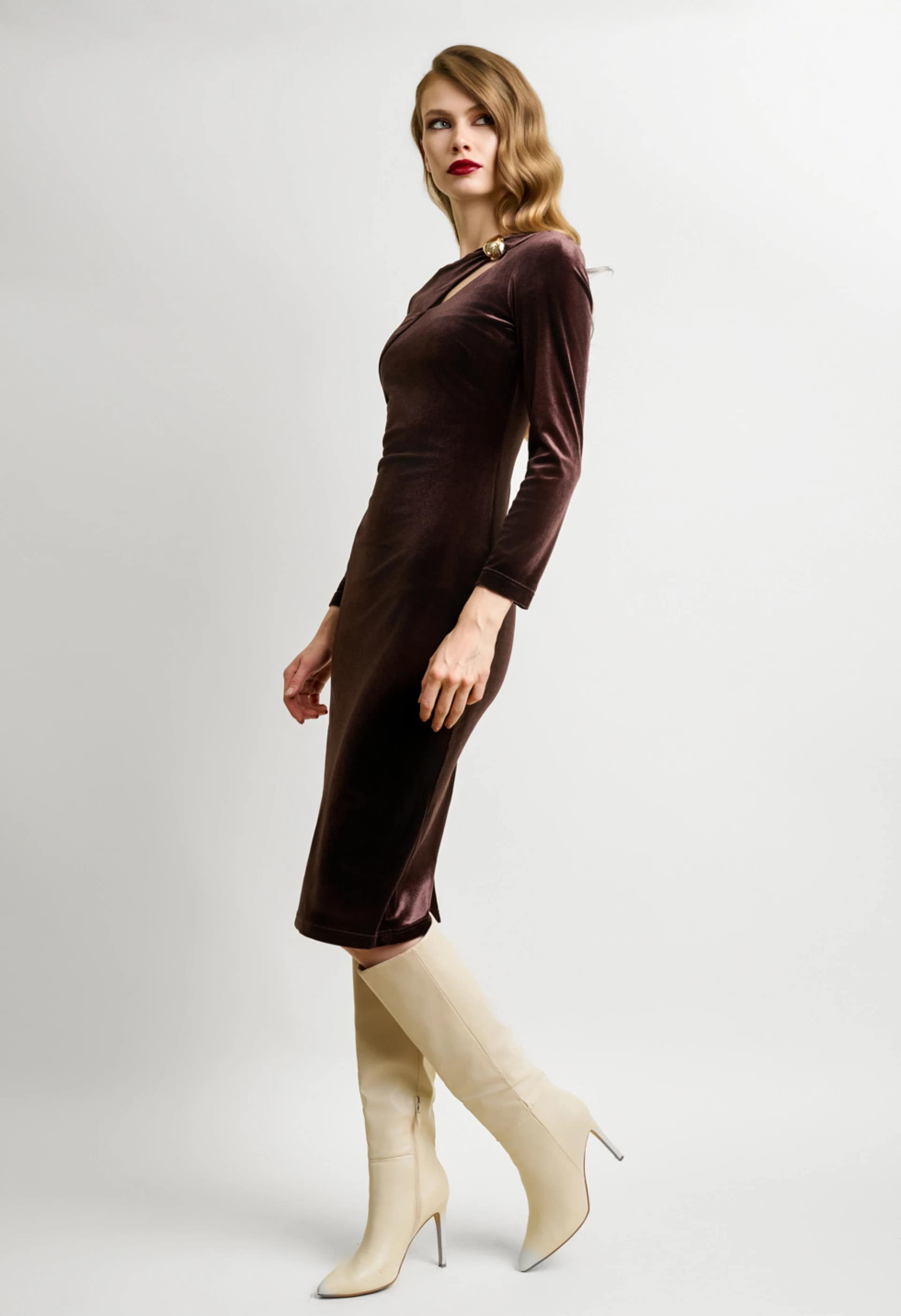 Βελουτέ midi φόρεμα με χρυσή λεπτομέρεια