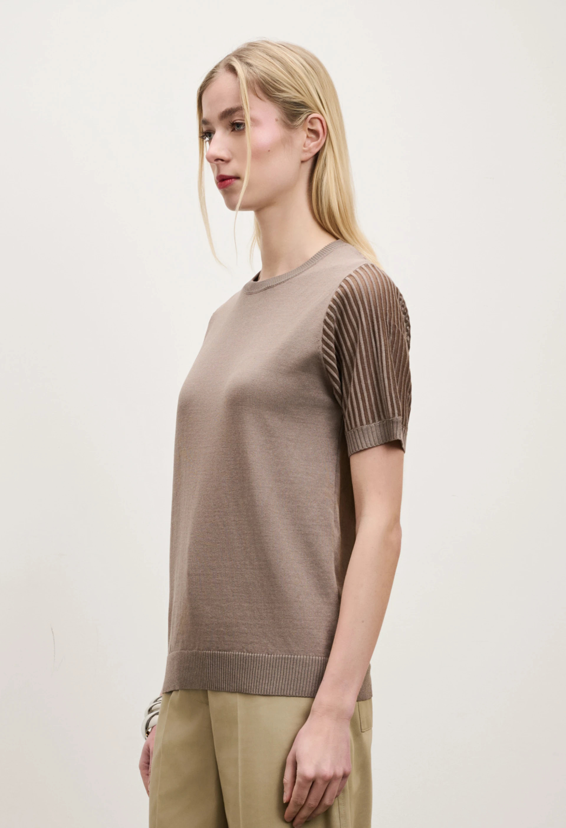 Πλεκτή μπλούζα με διάφανα μανίκια