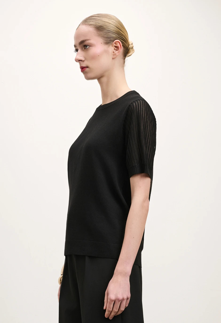 Πλεκτή μπλούζα με διάφανα μανίκια 