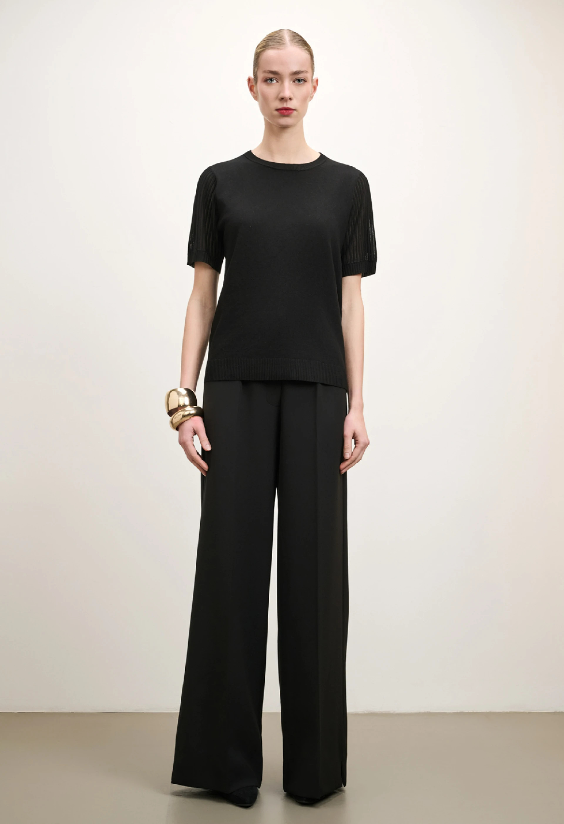 Πλεκτή μπλούζα με διάφανα μανίκια 