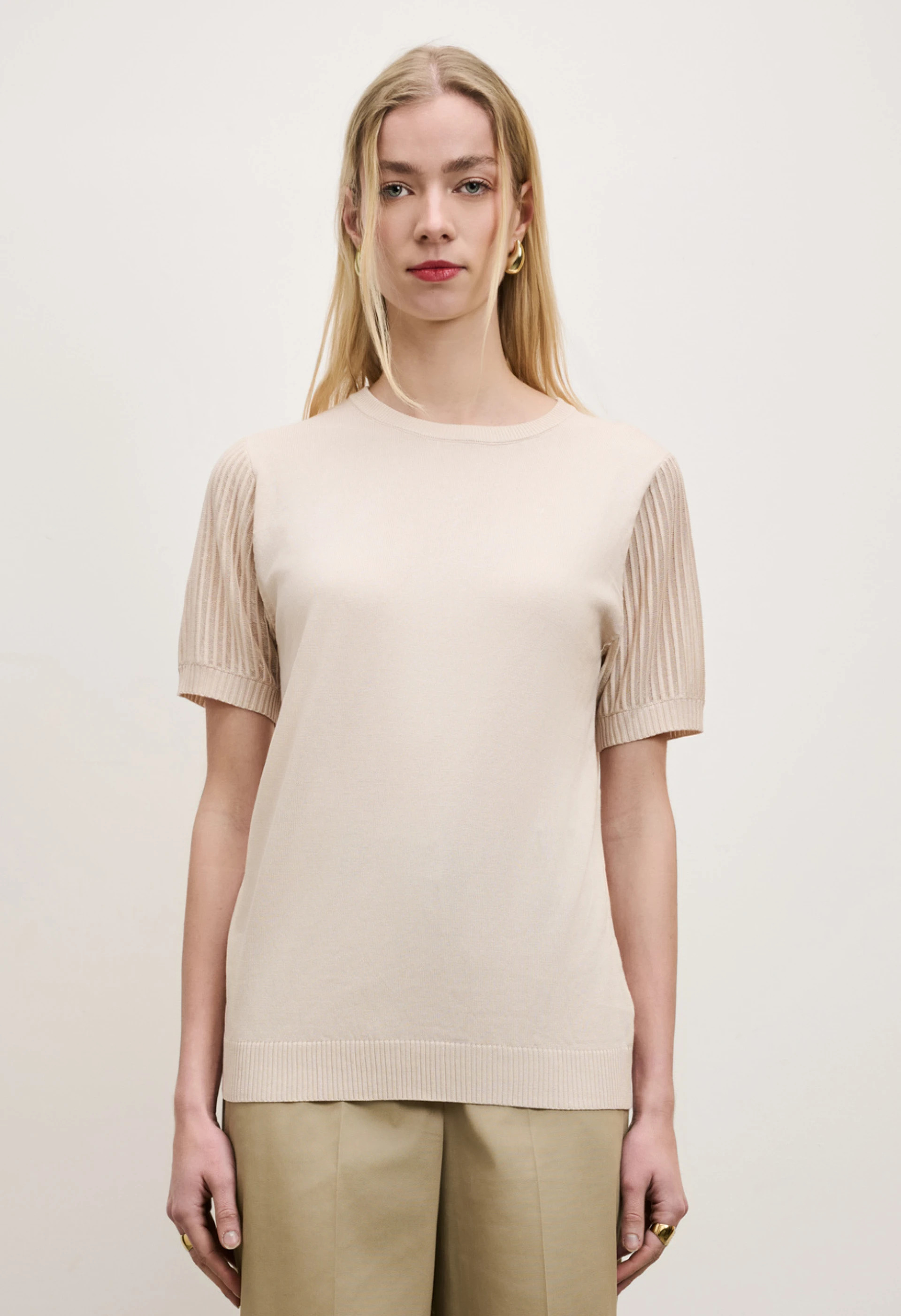 Πλεκτή μπλούζα με διάφανα μανίκια