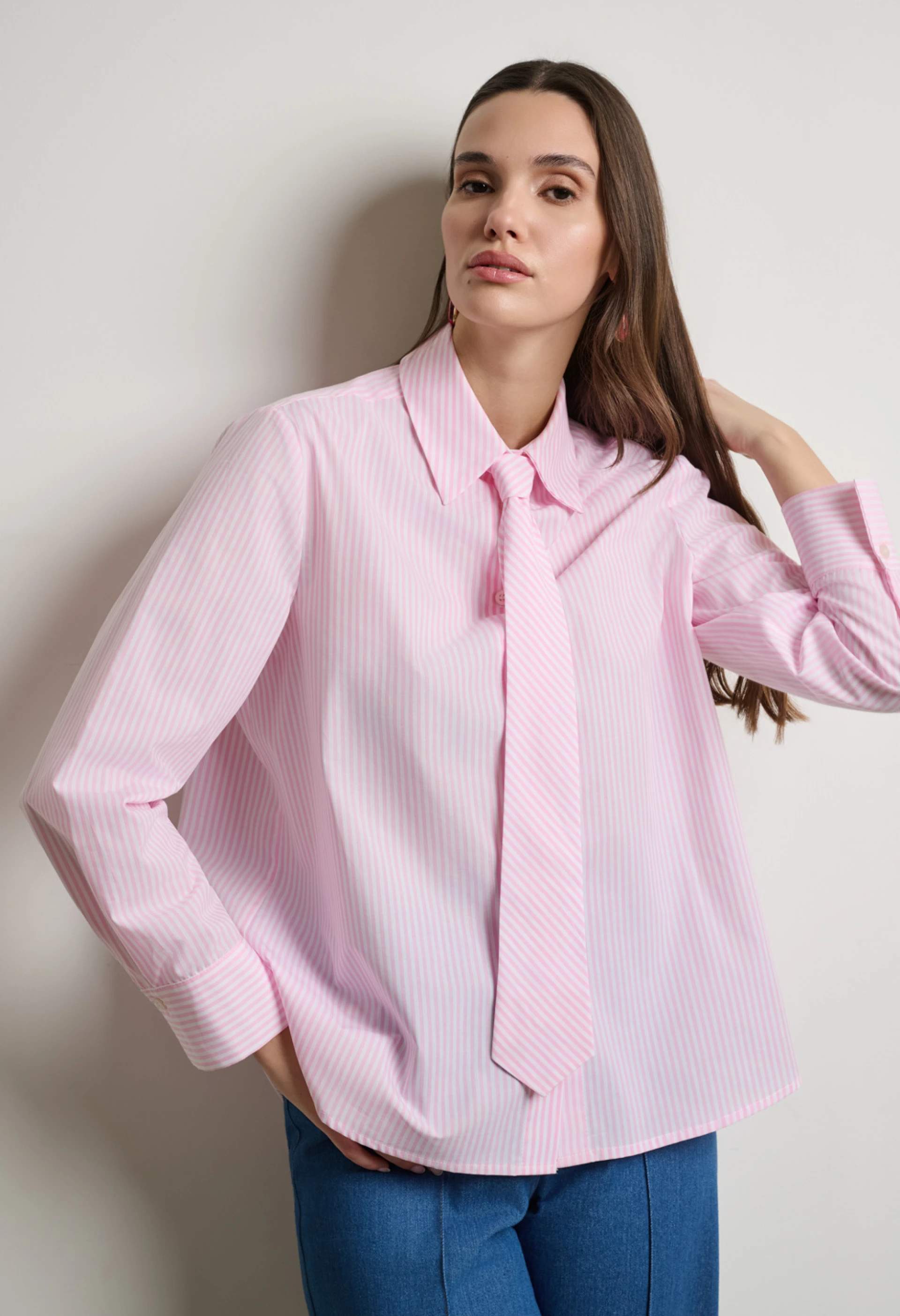 Ροζ ριγέ πουκάμισο